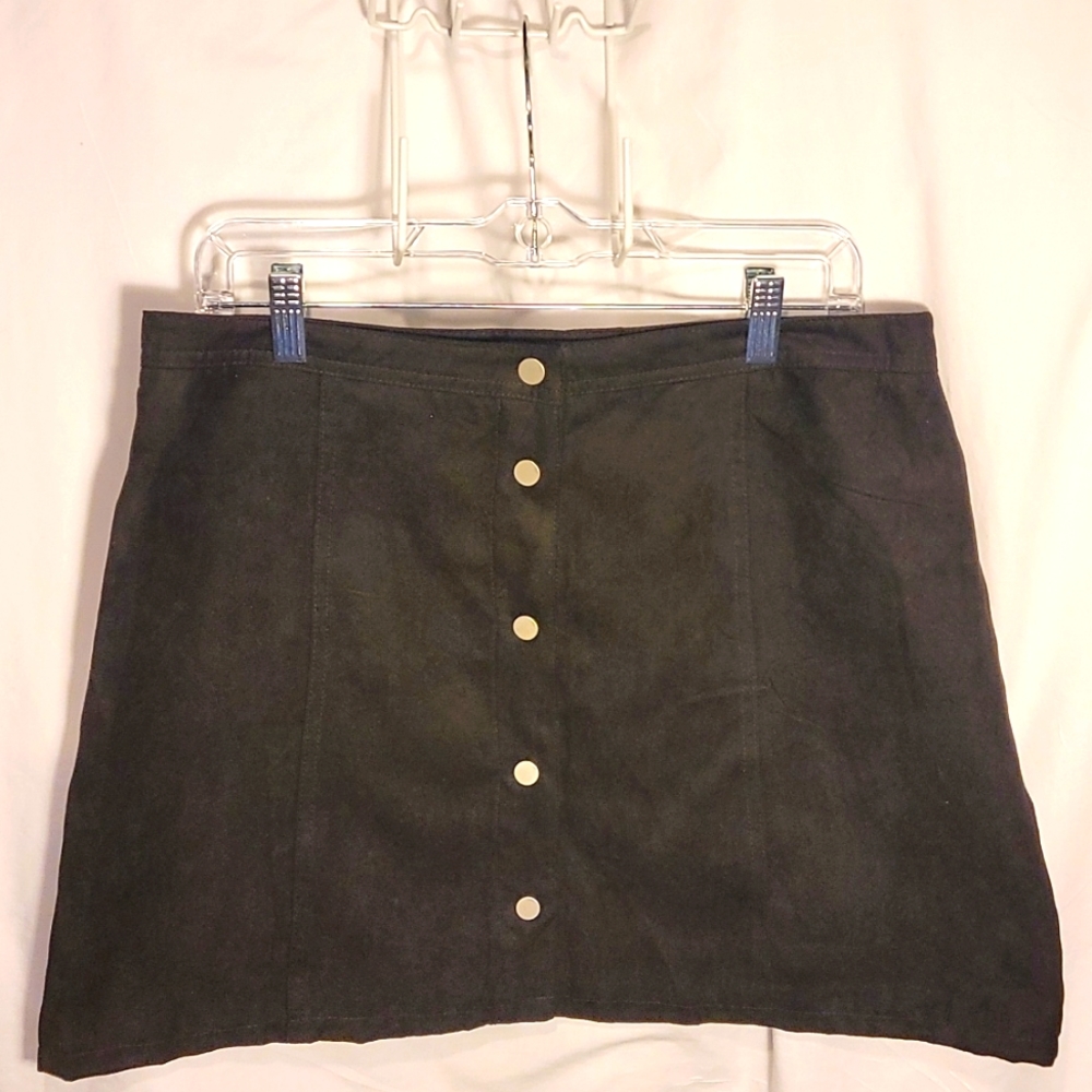 🖤🖤 H&M Black Mini Skirt With Buttons